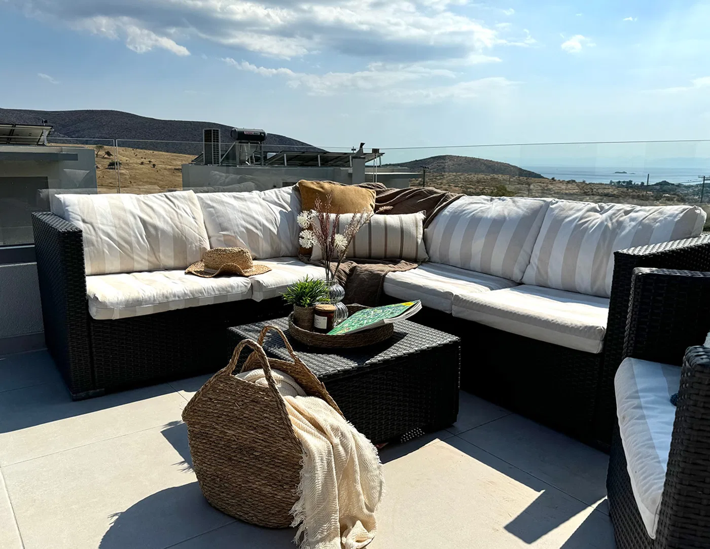 Sea View 320 m² Villa with Six Bedrooms for Sale in Lagonisi, Attica