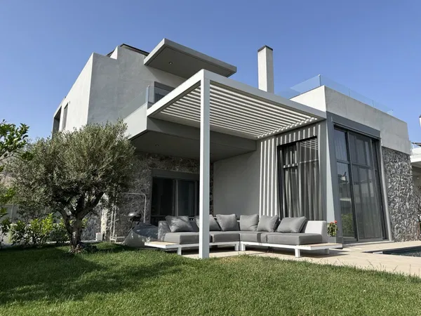 Sea View 320 m² Villa with Six Bedrooms for Sale in Lagonisi, Attica — photo 3