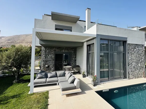 Sea View 320 m² Villa with Six Bedrooms for Sale in Lagonisi, Attica — photo 2