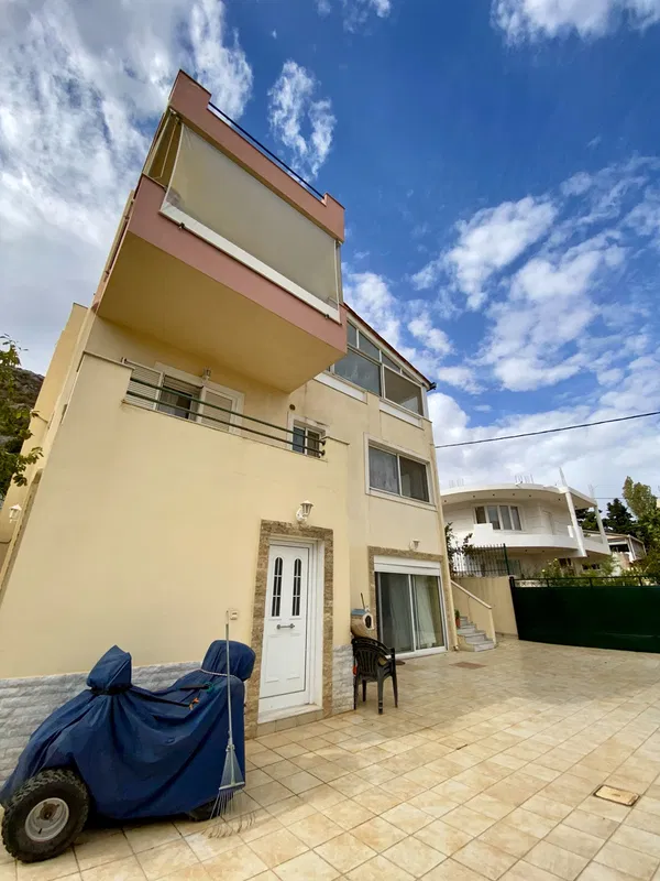 Building for Sale in Porto Rafti, Attica