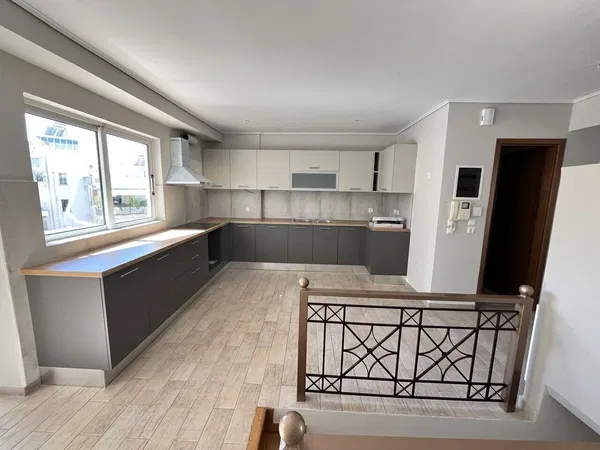135 m² Renovated Three-Bedroom Apartment for Sale in Vyronas, Athens Eastern Suburbs — photo 5