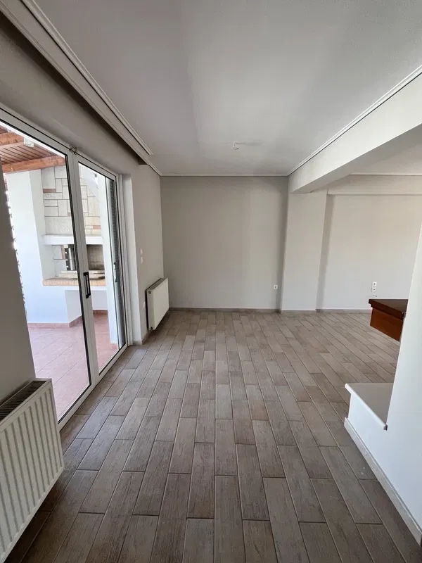 135 m² Renovated Three-Bedroom Apartment for Sale in Vyronas, Athens Eastern Suburbs — photo 3