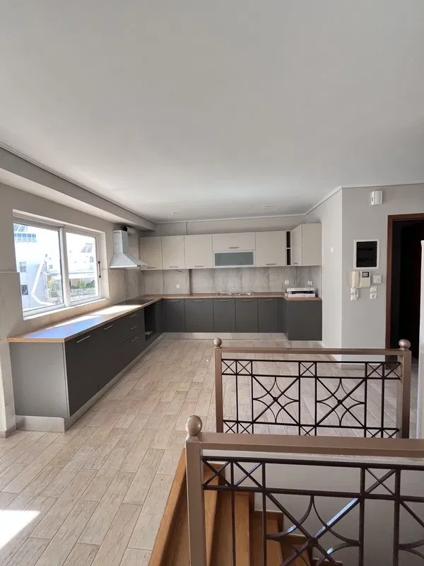 135 m² Renovated Three-Bedroom Apartment for Sale in Vyronas, Athens Eastern Suburbs — photo 4
