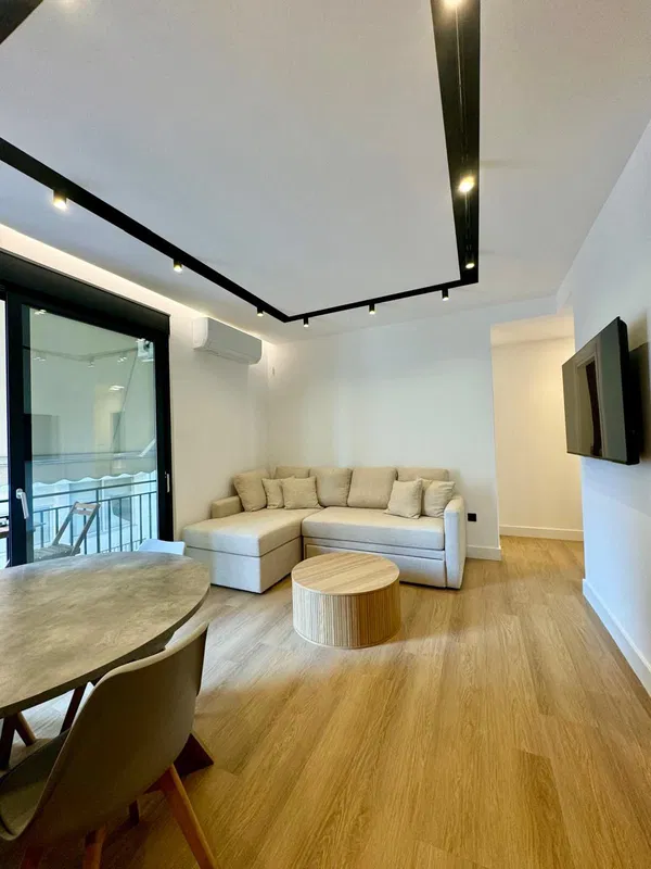 64 m² Two-Bedroom Renovated Apartment for Sale in Keratsini, Piraeus Suburbs — photo 3