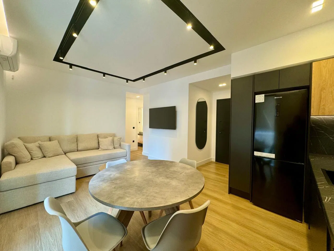 64 m² Two-Bedroom Renovated Apartment for Sale in Keratsini, Piraeus Suburbs