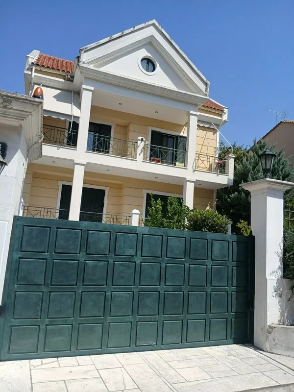 Contemporary Three-Bedroom Apartment for Rent in Agios Stefanos Athens, Athens Northern suburbs — photo 2