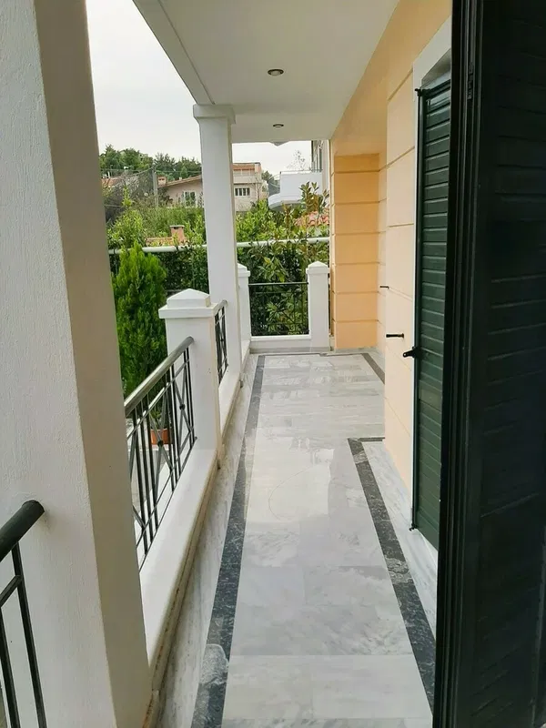 Contemporary Three-Bedroom Apartment for Rent in Agios Stefanos Athens, Athens Northern suburbs — photo 4