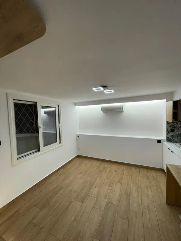 33 m² Renovated One-Bedroom Apartment for Sale in Exarchia - Neapoli, Athens Center — photo 4