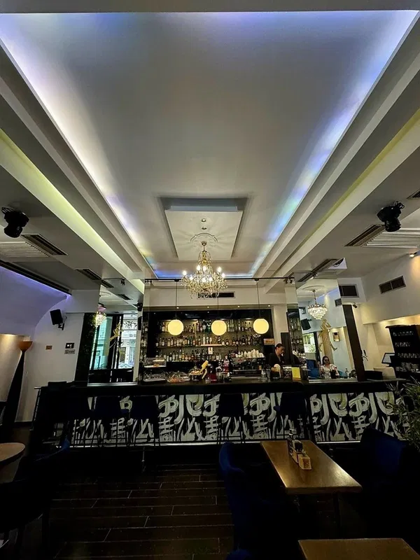 150 m² Business for Sale in Kolonaki - Lycabettus, Athens Center — photo 3