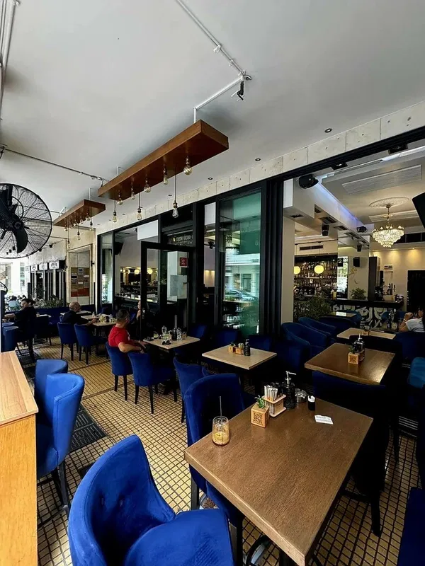 150 m² Business for Sale in Kolonaki - Lycabettus, Athens Center — photo 4