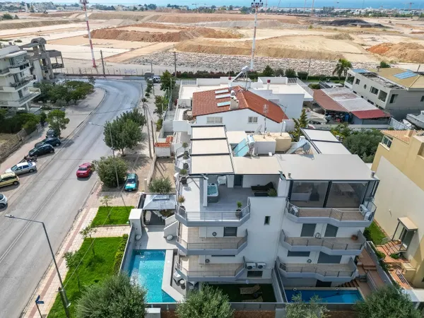 Renovated 270 m² Villa with Four Bedrooms for Rent in Glyfada, Athens Southern suburbs — photo 2