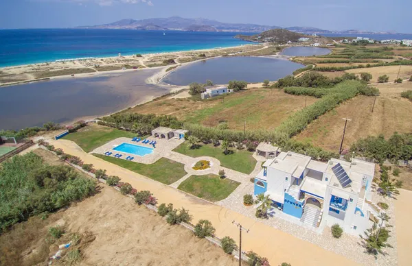 570 m² Hotel for Sale in Naxos, Cyclades