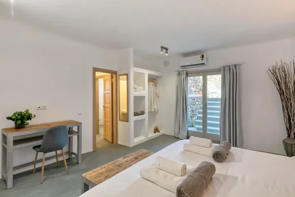Modern Four-Bedroom Villa for Sale in Mykonos, Cyclades — photo 4