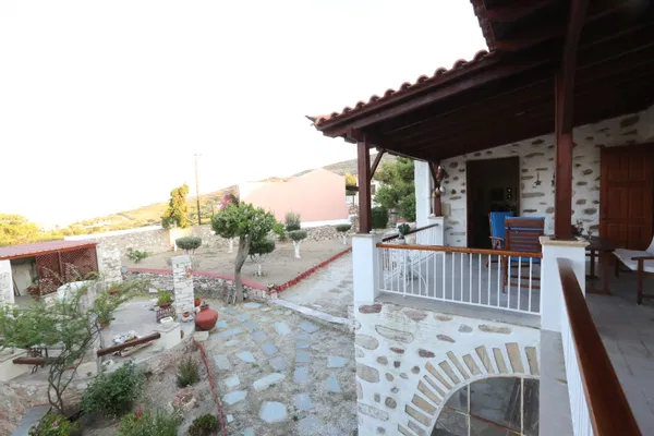 Sea View Six-Bedroom Villa for Sale in Syros, Cyclades — photo 3
