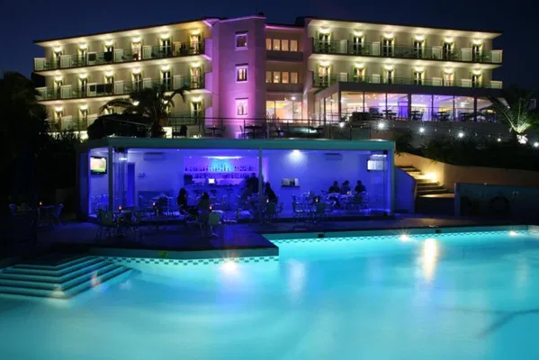 165000 m² Sea-View Hotel for Sale in Samos, Eastern Aegean — photo 4