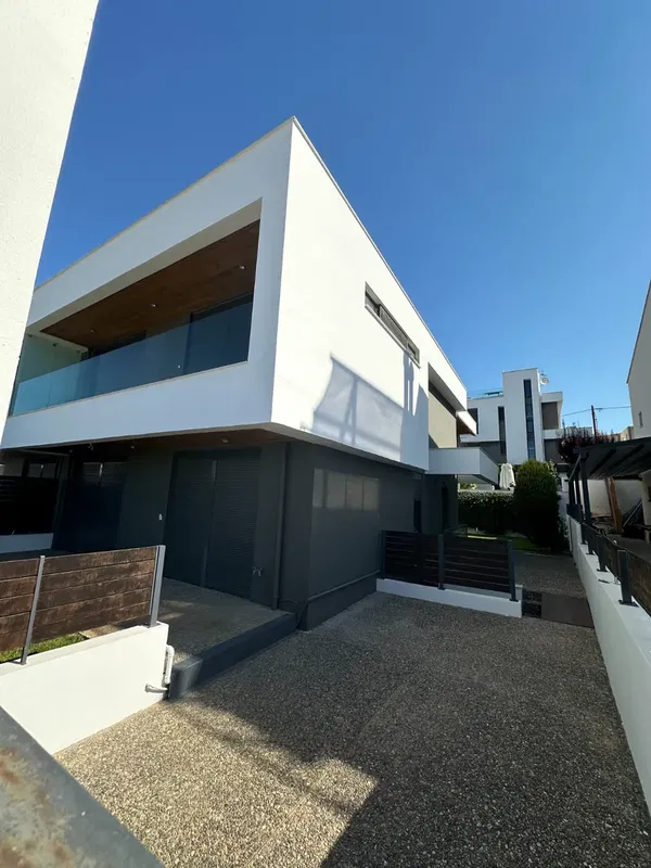 Renovated 267 m² Villa with Three Bedrooms for Rent in Thermi Thessaloniki, Thessaloniki Eastern Suburbs — photo 3