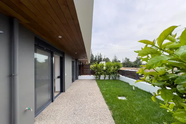 Renovated 267 m² Villa with Three Bedrooms for Rent in Thermi Thessaloniki, Thessaloniki Eastern Suburbs