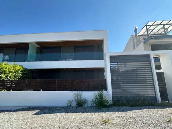 Renovated 267 m² Villa with Three Bedrooms for Rent in Thermi Thessaloniki, Thessaloniki Eastern Suburbs — photo 2