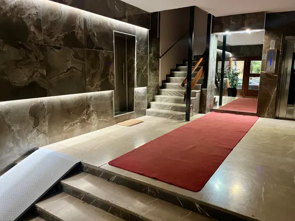 Renovated 140 m² Apartment with Three Bedrooms for Sale in Analipsi - Mpotsari - Nea Paralia, Thessaloniki Center — photo 4