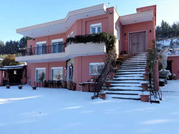 408 m² Five-Bedroom Villa for Sale in Thermi Thessaloniki, Thessaloniki Eastern Suburbs — photo 3
