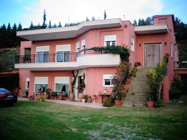408 m² Five-Bedroom Villa for Sale in Thermi Thessaloniki, Thessaloniki Eastern Suburbs — photo 2