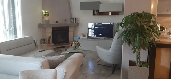 134 m² Renovated Three-Bedroom Apartment for Sale in Kato Toumpa, Thessaloniki Center