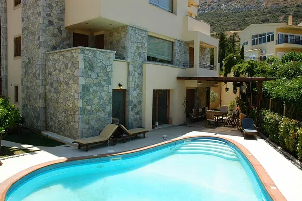 Four-Bedroom Renovated Apartment for Sale in Anavyssos, Attica — photo 3