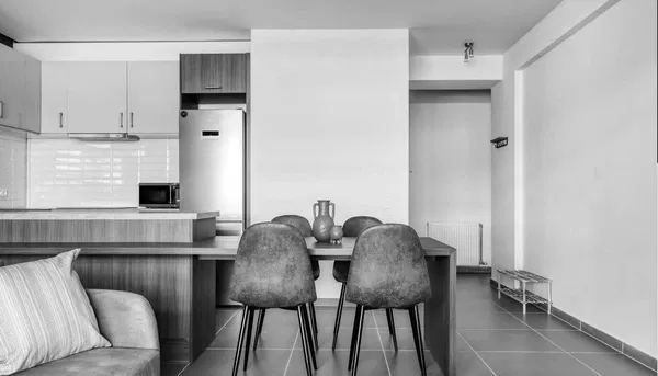 84 m² Two-Bedroom Apartment for Sale in Ampelokipoi, Athens Center — photo 4