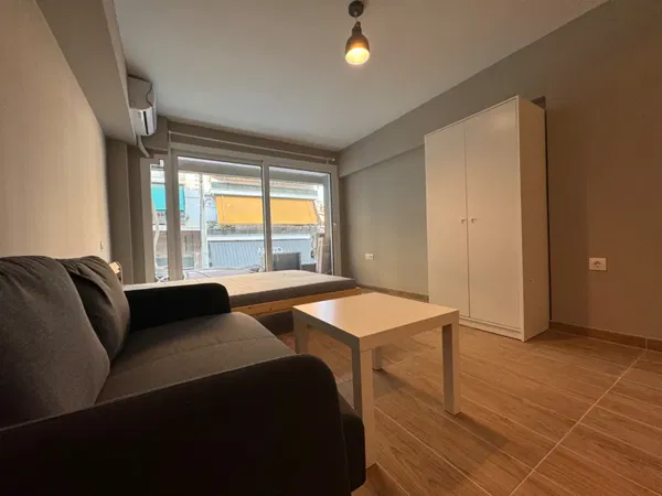 21 m² One-Bedroom Renovated Apartment for Sale in Piraeus, Piraeus Suburbs — photo 3