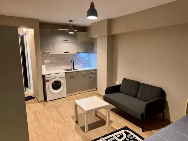 21 m² One-Bedroom Renovated Apartment for Sale in Piraeus, Piraeus Suburbs — photo 2