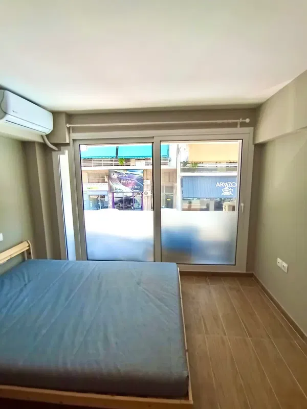 21 m² One-Bedroom Renovated Apartment for Sale in Piraeus, Piraeus Suburbs — photo 4