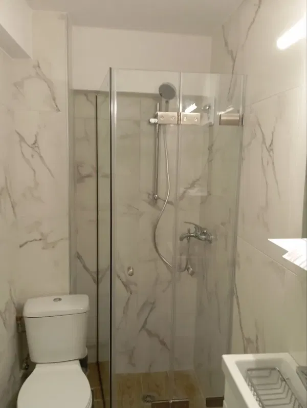 21 m² One-Bedroom Renovated Apartment for Sale in Piraeus, Piraeus Suburbs — photo 5