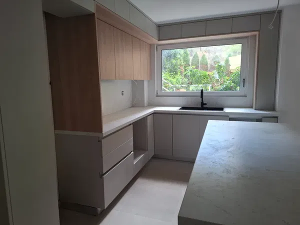 66 m² Renovated One-Bedroom Apartment for Sale in Vouliagmeni, Athens Southern suburbs — photo 4