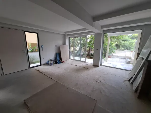 66 m² Renovated One-Bedroom Apartment for Sale in Vouliagmeni, Athens Southern suburbs — photo 2
