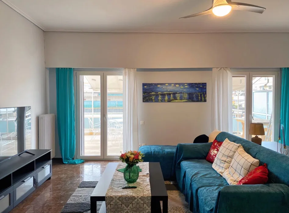 Renovated 124 m² Apartment with Three Bedrooms for Sale in Neos Kosmos, Athens Center