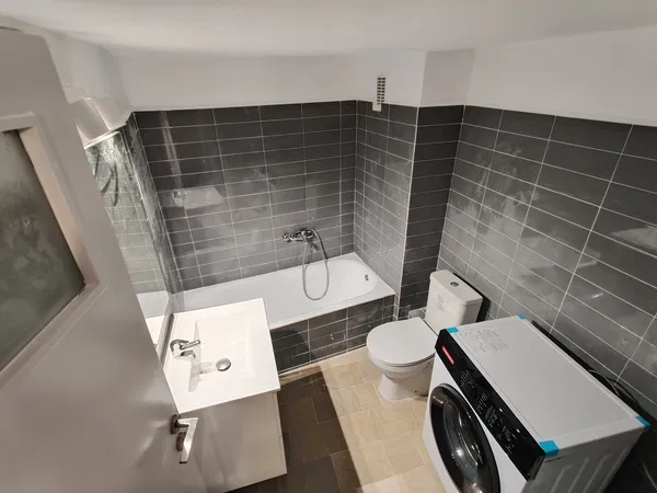 Renovated 76 m² Apartment with Two Bedrooms for Sale in Sepolia, Athens Center — photo 5
