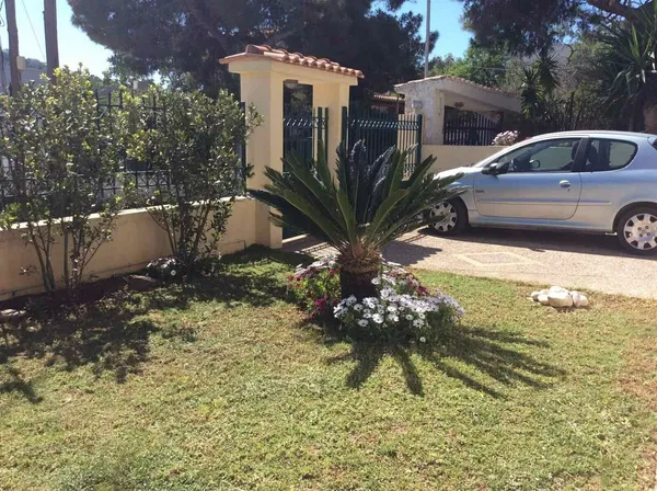 252 m² Villa with Three Bedrooms for Sale in Kalyvia Thorikou, Lagonisi — photo 3
