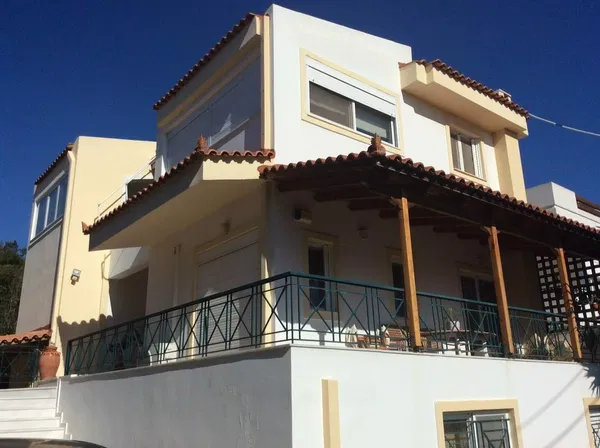 252 m² Villa with Three Bedrooms for Sale in Kalyvia Thorikou, Lagonisi