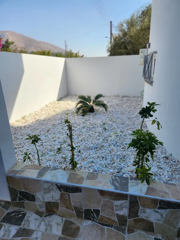 Contemporary Six-Bedroom Villa for Sale in Kalyvia Thorikou, Lagonisi — photo 5