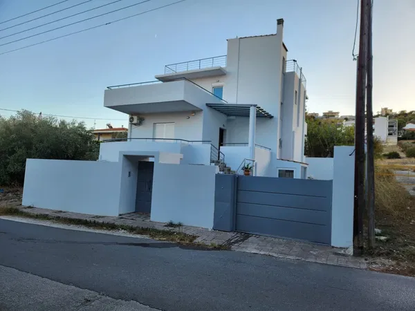 Contemporary Six-Bedroom Villa for Sale in Kalyvia Thorikou, Lagonisi — photo 2