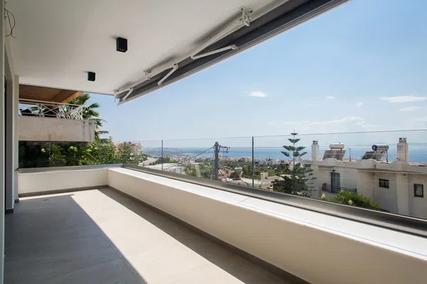 Renovated 145 m² Apartment with Three Bedrooms for Sale in Voula, Athens Southern suburbs — photo 2
