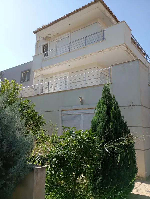Renovated Three-Bedroom Villa for Sale in Porto Rafti, Attica — photo 2