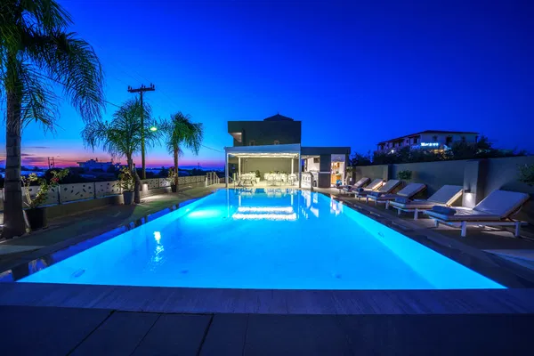 600 m² Hotel for Sale in Hersonissos, Heraklion — photo 2
