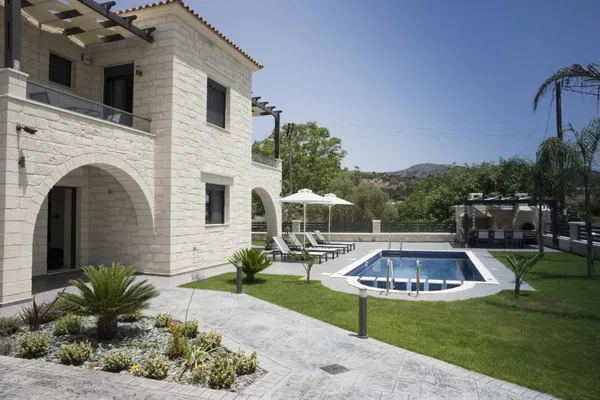 Modern 160 m² Villa with Four Bedrooms for Sale in Almyrida, Apokoronas — photo 3