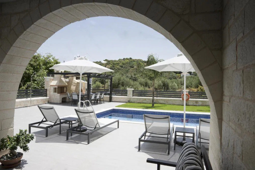 Modern 160 m² Villa with Four Bedrooms for Sale in Almyrida, Apokoronas