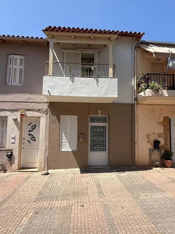 Renovated One-Bedroom Villa for Sale in Koum Kapi, Chania