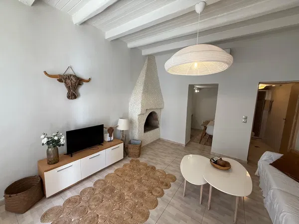 Renovated One-Bedroom Villa for Sale in Koum Kapi, Chania — photo 4