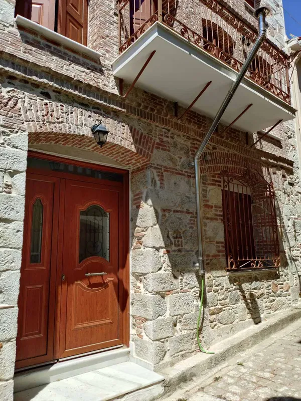 Two-Bedroom Renovated Villa for Sale in Lesvos, Eastern Aegean — photo 4
