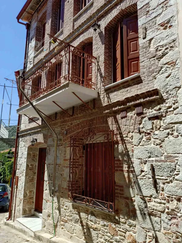 Two-Bedroom Renovated Villa for Sale in Lesvos, Eastern Aegean — photo 3