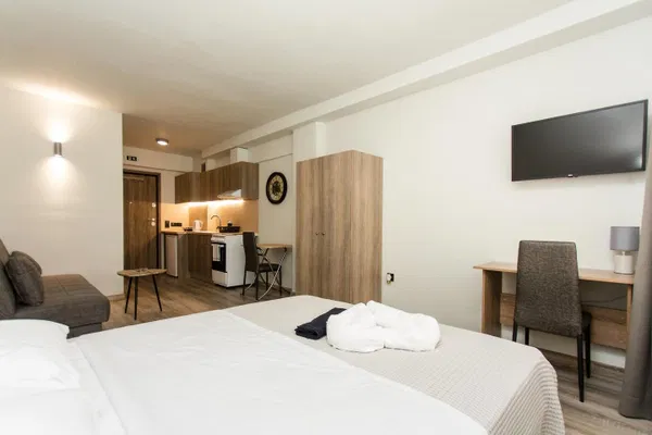 Eight-Bedroom Apartment for Sale in Center Thessaloniki, Thessaloniki Center — photo 4